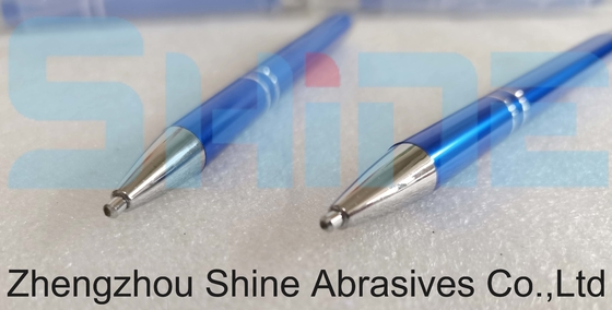 Un stylo à gravure en diamant naturel, un couteau en gaufre de silicium, comme stylo ou marqueur de marquage