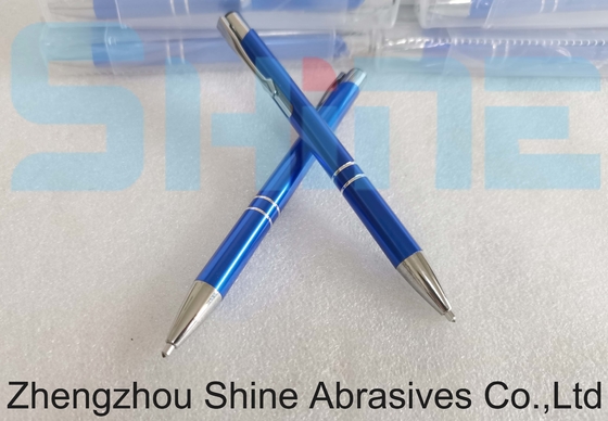 Un stylo à gravure en diamant naturel, un couteau en gaufre de silicium, comme stylo ou marqueur de marquage