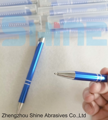 Un stylo à gravure en diamant naturel, un couteau en gaufre de silicium, comme stylo ou marqueur de marquage